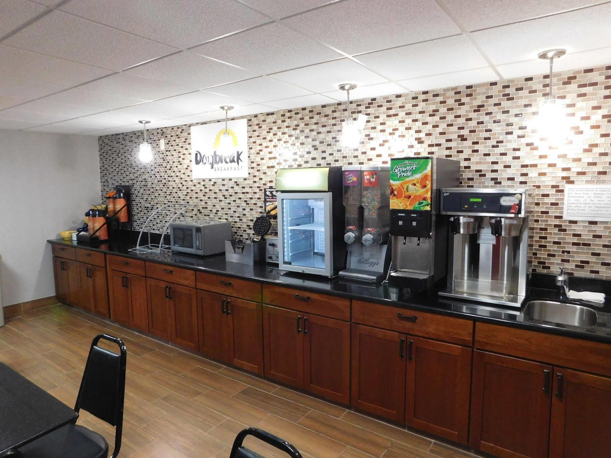 双子城北戴斯蒙兹维尤酒店 Mounds View 外观 照片
